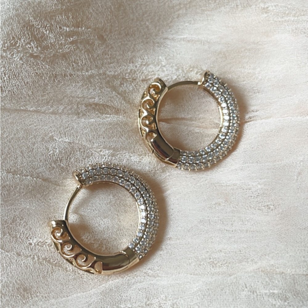 Santira Hoops - Picture 6 of 7